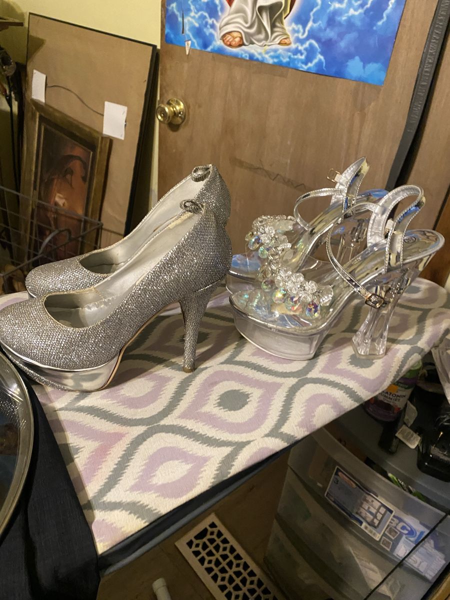 Heel shoes platform. Size. 6.  Like.  New in Ogden