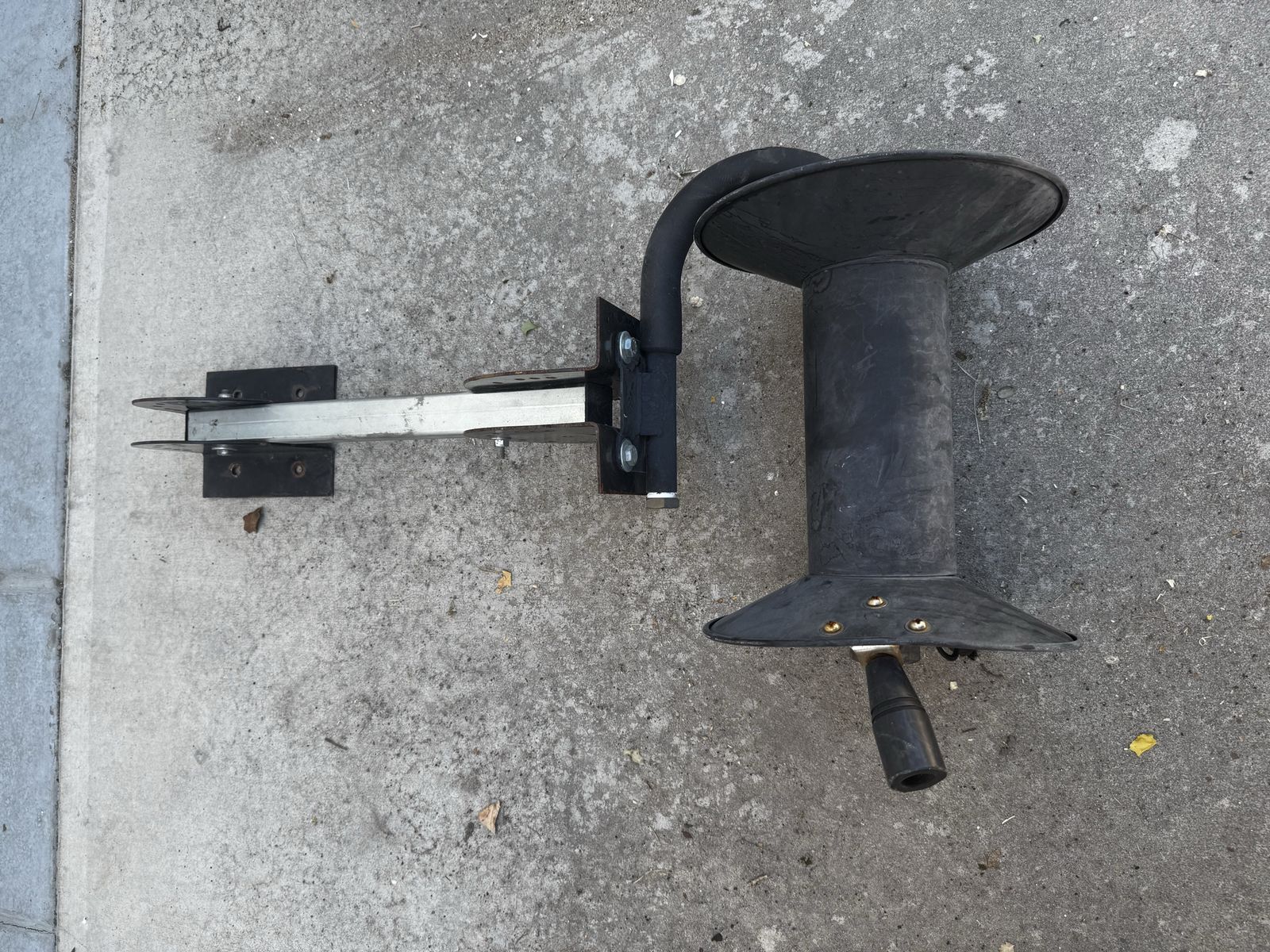 Heavy Duty Wall-Mount Hose Reel with Swing Arm - Black/Silver, Durable Construction