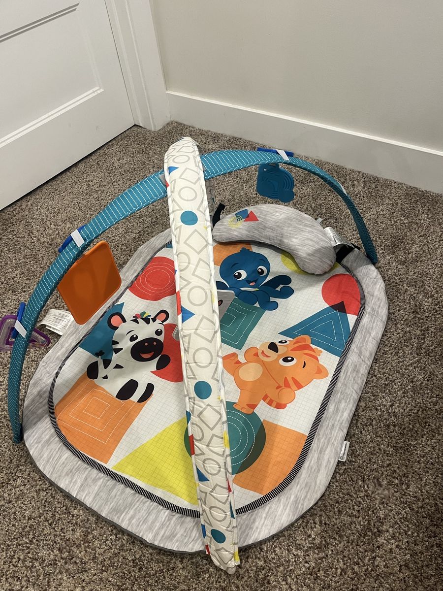 Tummy time mat with pillow