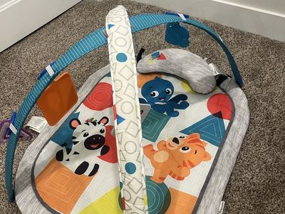 Tummy time mat with pillow