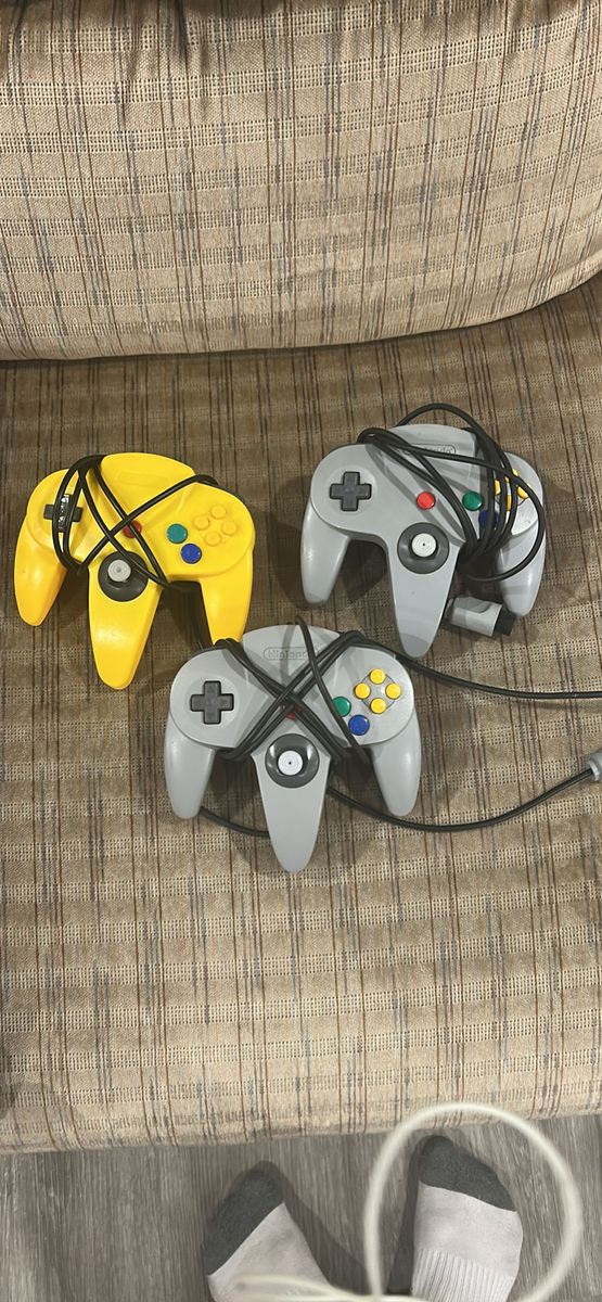 3 n64 controllers