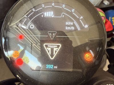 2025 Triumph Speed Twin 900 Motorcycle - Low Mileage (392 mi) - White/Blue/Orange Accent