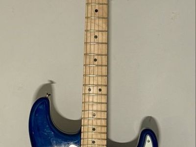 Fender Stratocaster Blue Burst Maple Fretboard