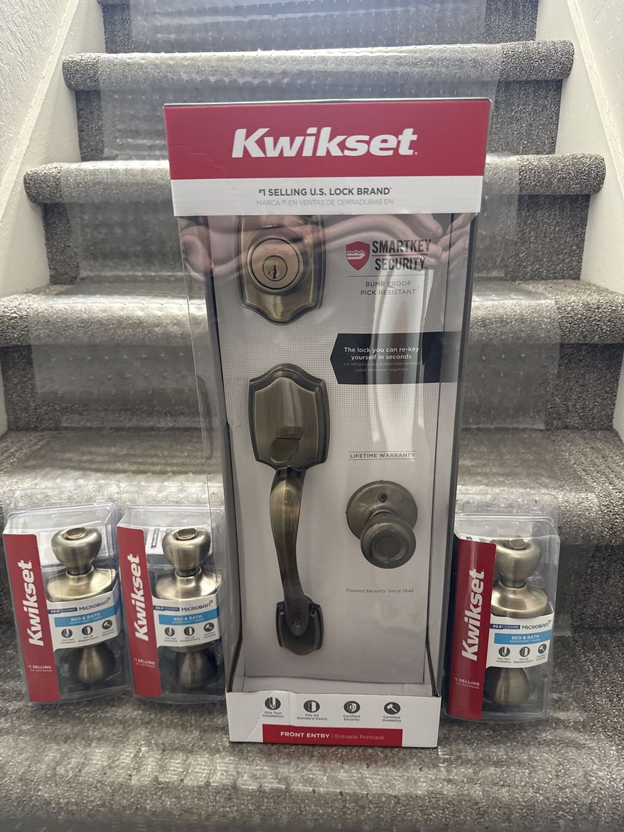 Door Handles with Locking Entry