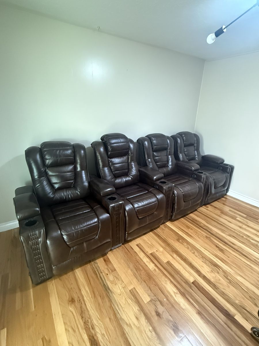 Theater Seating – Set of 4