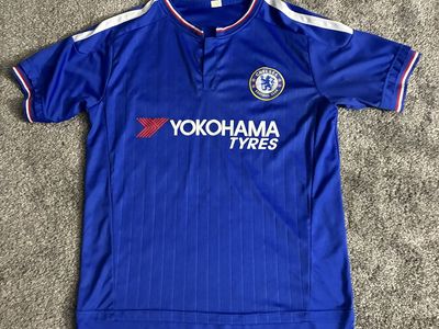 Chelsea Football Club home jersey from the 2015-2016 Men’s Large