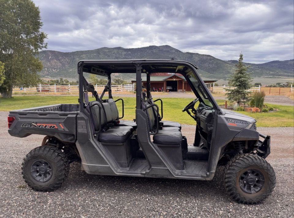 2020 Polaris Ranger Crew 1000 6-Seater – Factory Heat – Glass Windshield