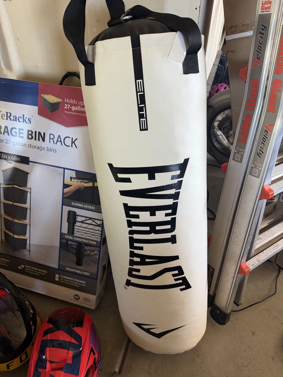 Boxing Bundle – Everlast Elite 80lb Heavy Bag + RDX Boxing Gloves (Black & Gold)