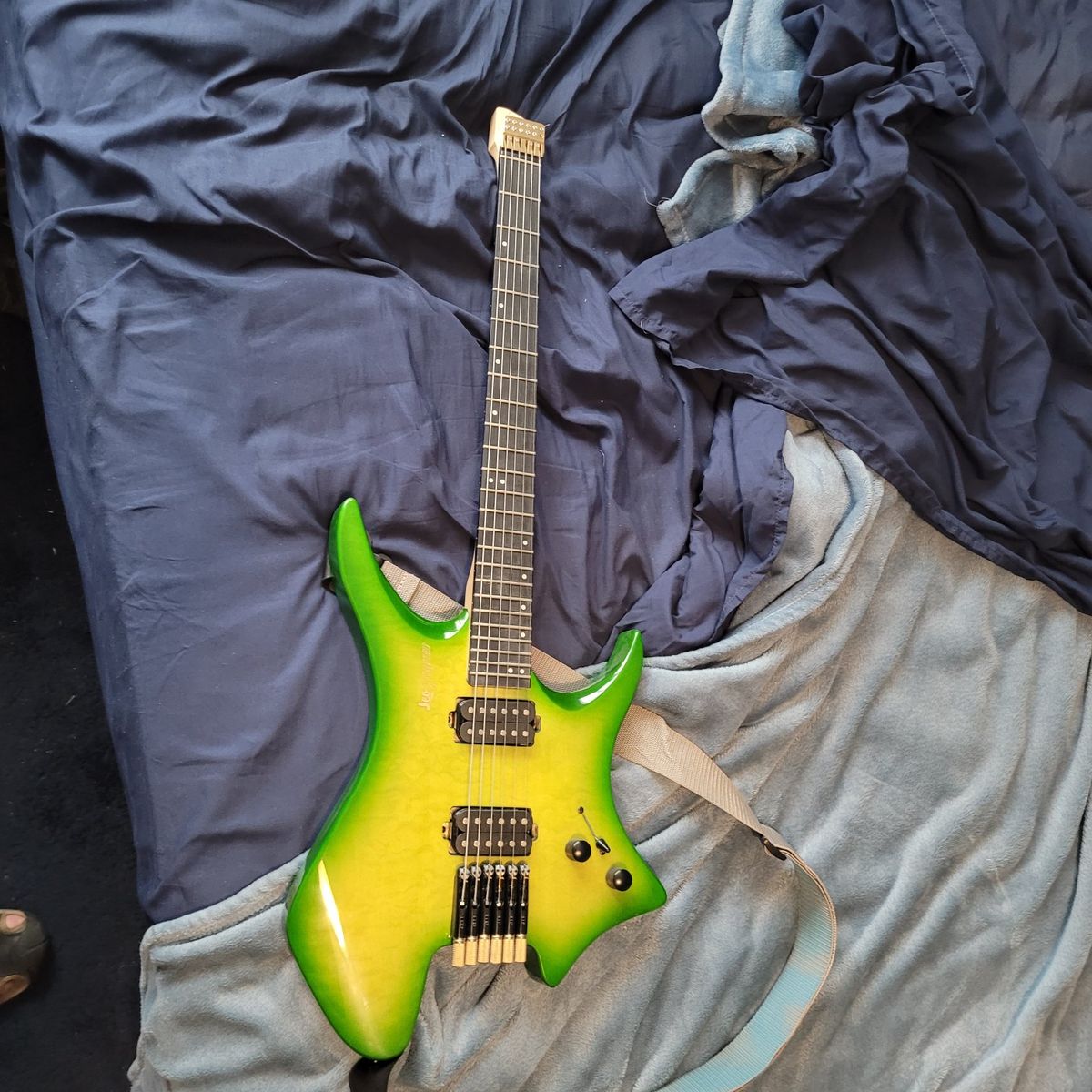 Leo Jaymes guitar