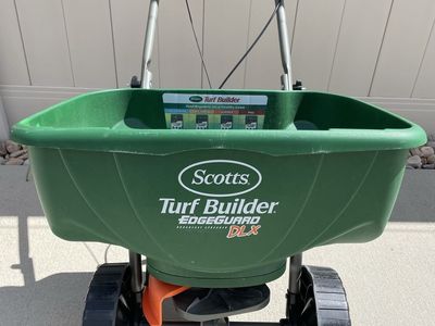 Scotts Turf Builder DLX fertilizer Spreader