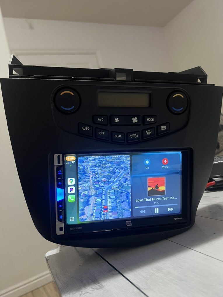 Stereo with base for accord 03-07 ready to be cone