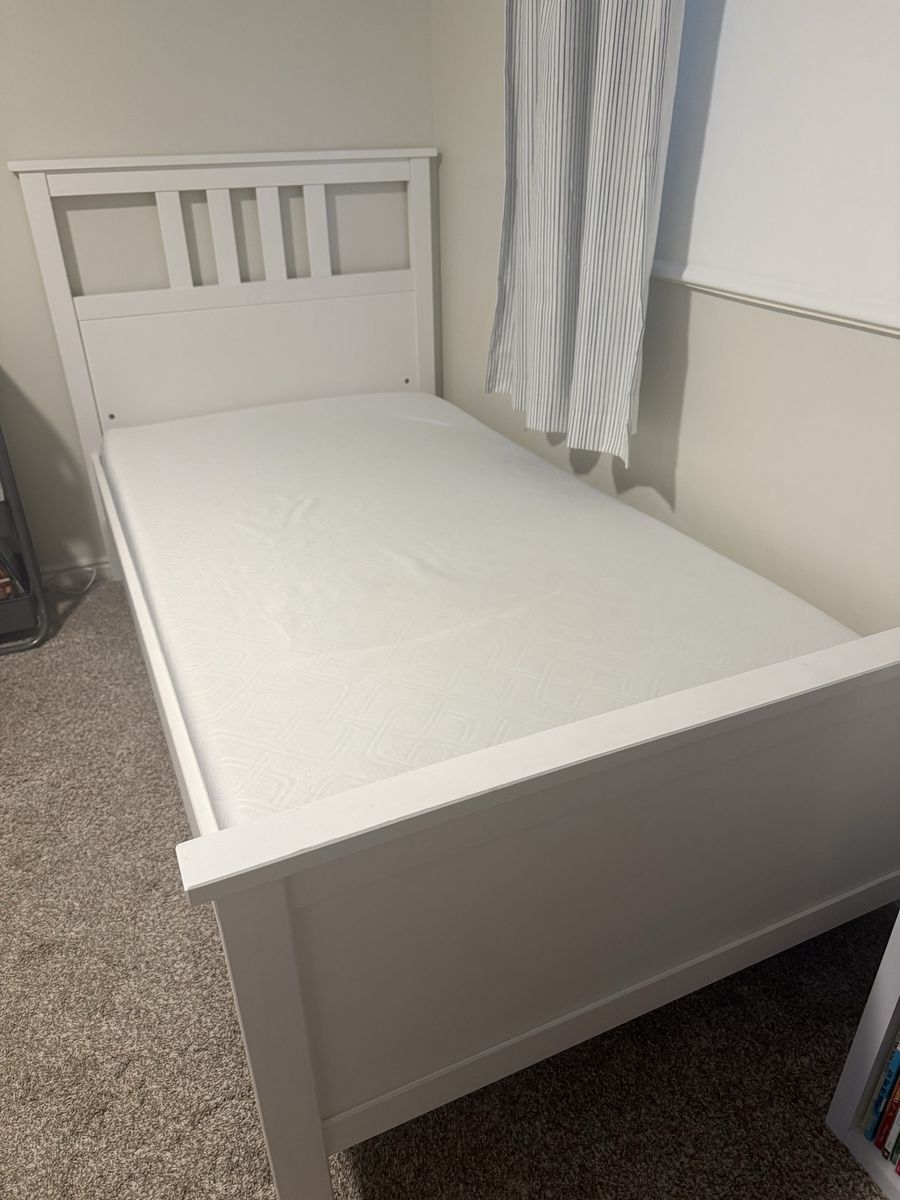 Twin bed 