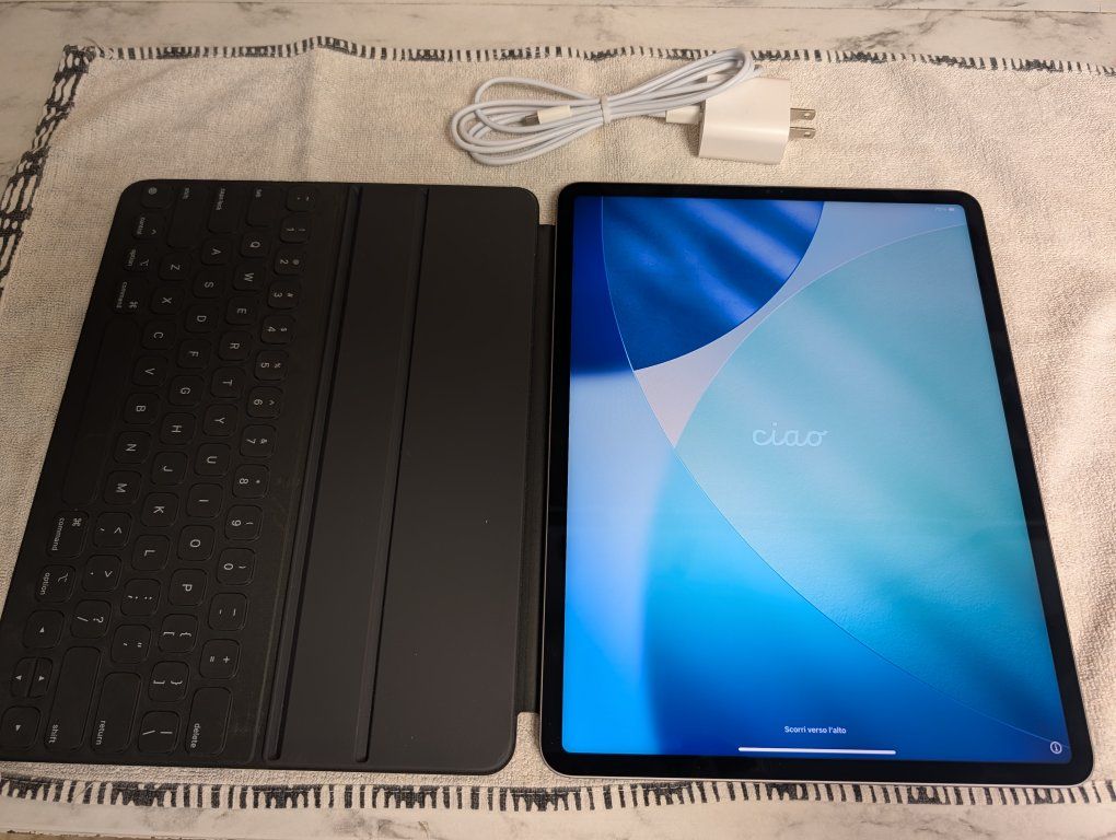 6th Generation iPad Pro 12.9" With Magic Keyboard and Charging Brick + Cabel