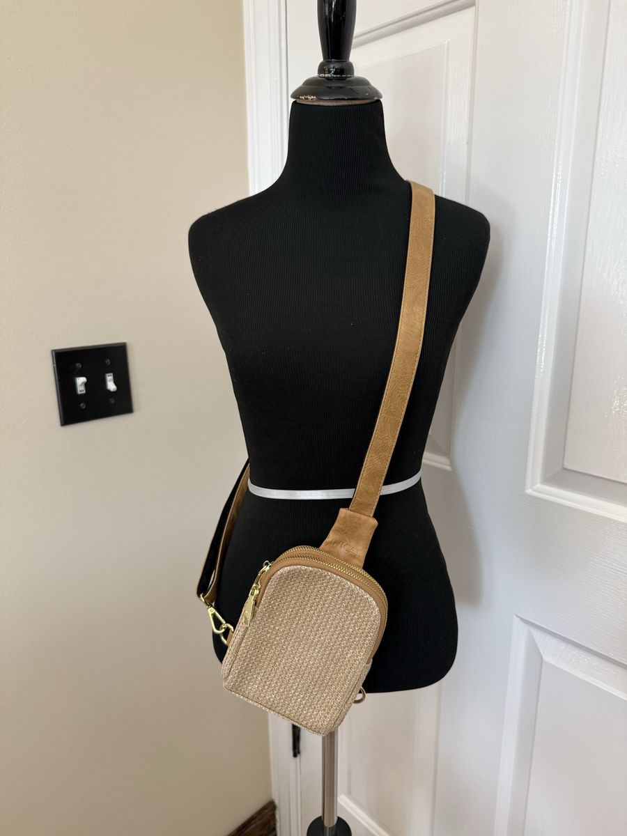 Inicat cross over small purse wicker style 7.5 T X 5.5 W without straps