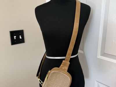 Inicat cross over small purse wicker style 7.5 T X 5.5 W without straps
