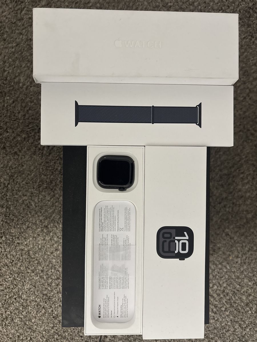 Apple Watch Series 10 (46mm) Wifi, GPS Black with Milanese Loop Band