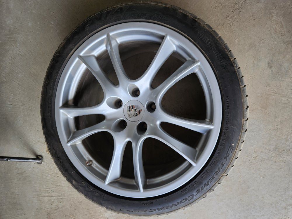 2008 Porsche Cayenne GTS 21in rims