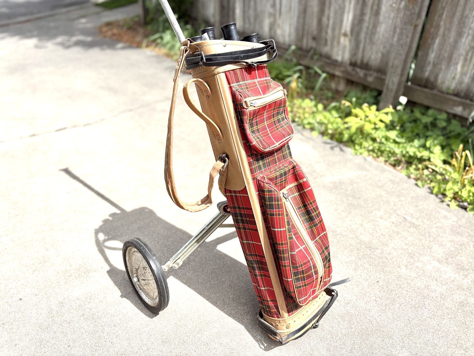 Vintage plaid golf bag awesome retro vibes. Makes a great club display for your office, game room or cabin. Antiques