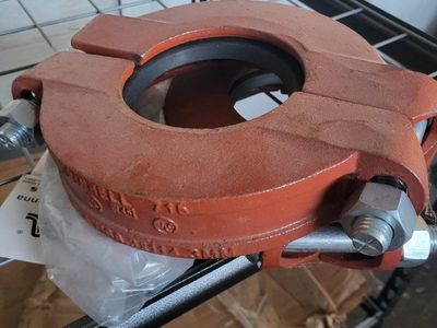 Grinnell 716 Pipe Clamp - 6" / 168.3mm, Orange - Pipe Coupling for Industrial Use (2 units)