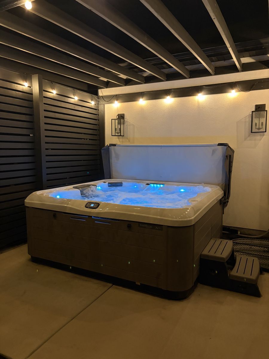 Bullfrog X8 Platinum Hot Tub – 2021 – Excellent Condition