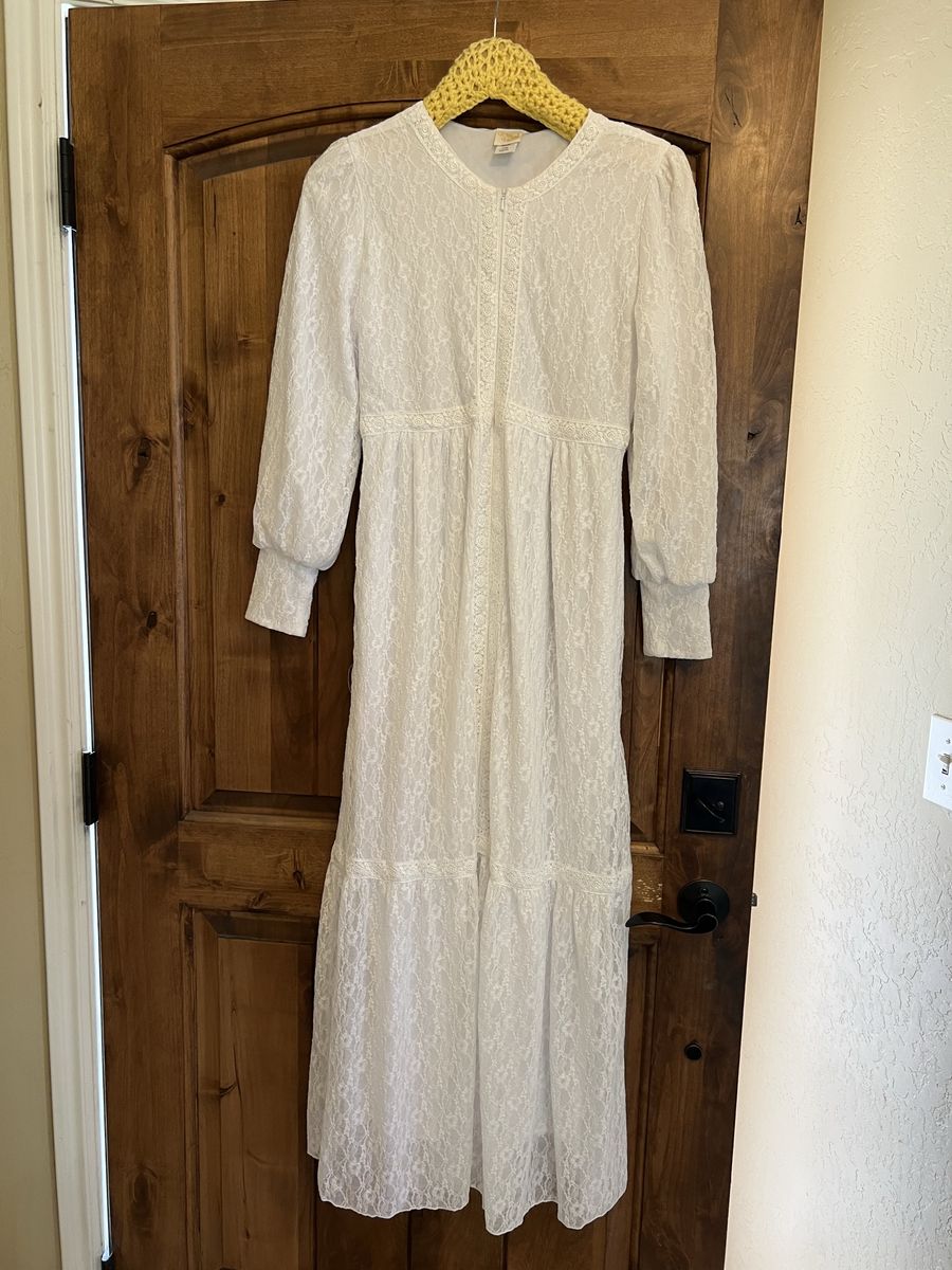 XS Zip in front white Temple Dress