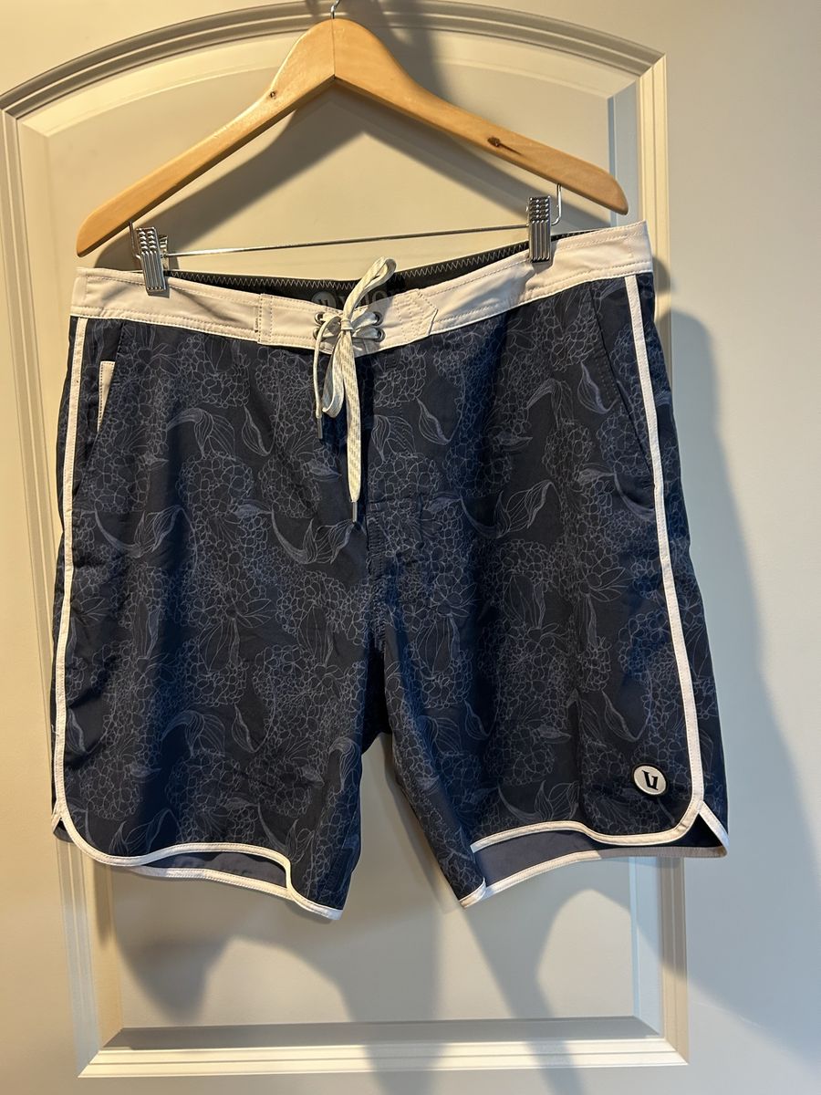 Vuori Men's Size 36 Blue Floral Pattern Board Shorts - Recycled Polyester Blend (Excellent Condition)