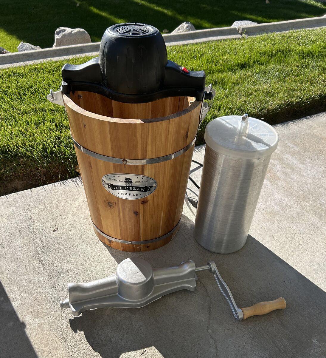 Original Vintage 6 Quart Ice Cream Automatic Maker with Hand Crank Attachment