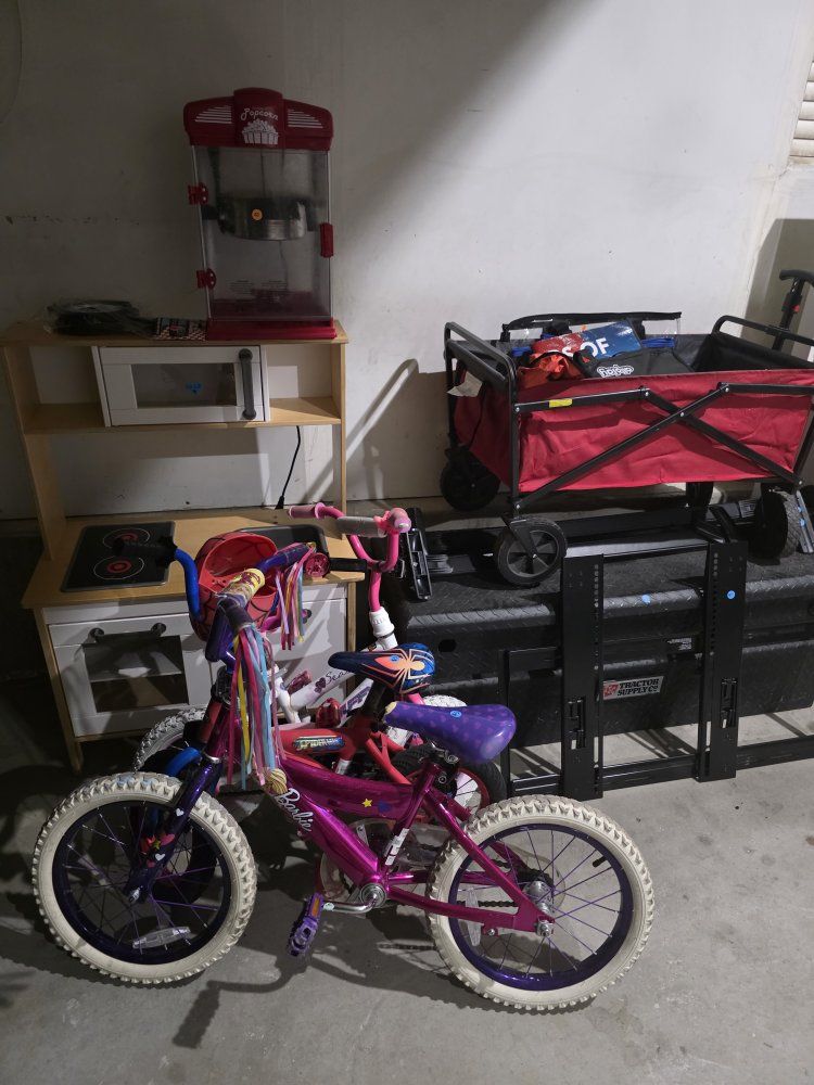 Multi-Item Yard and Garage Sale Assortment