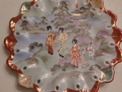 Japanese girls decorative plate