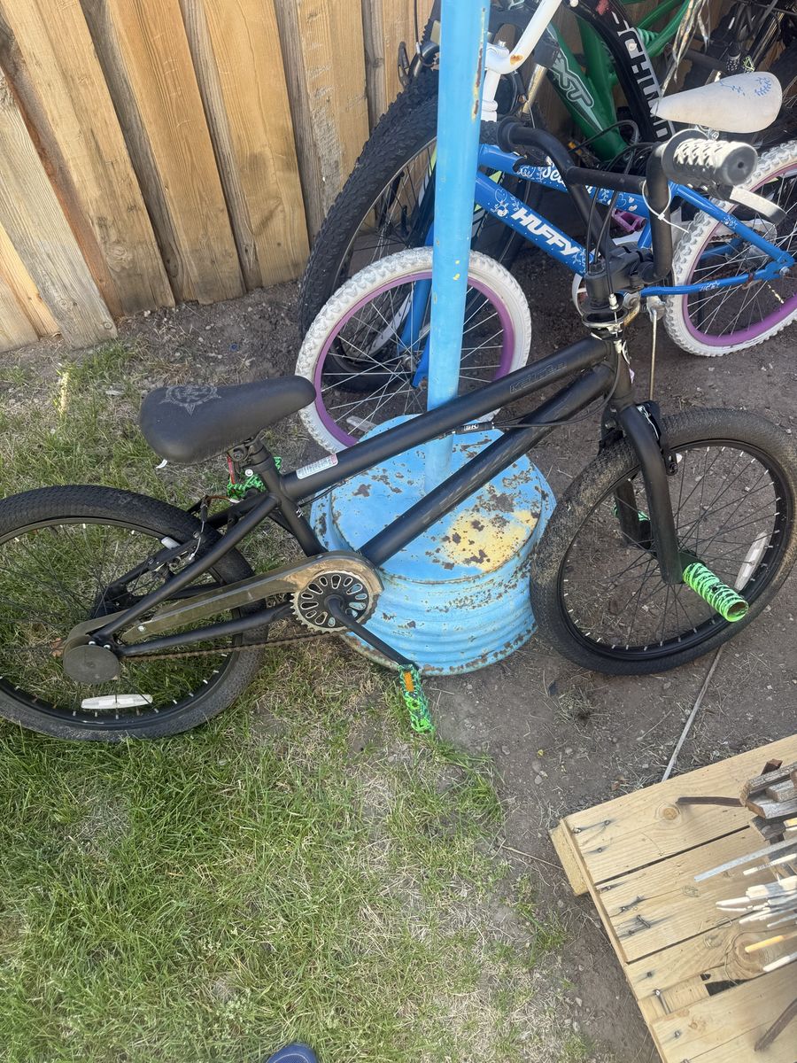 Kent Black BMX bike