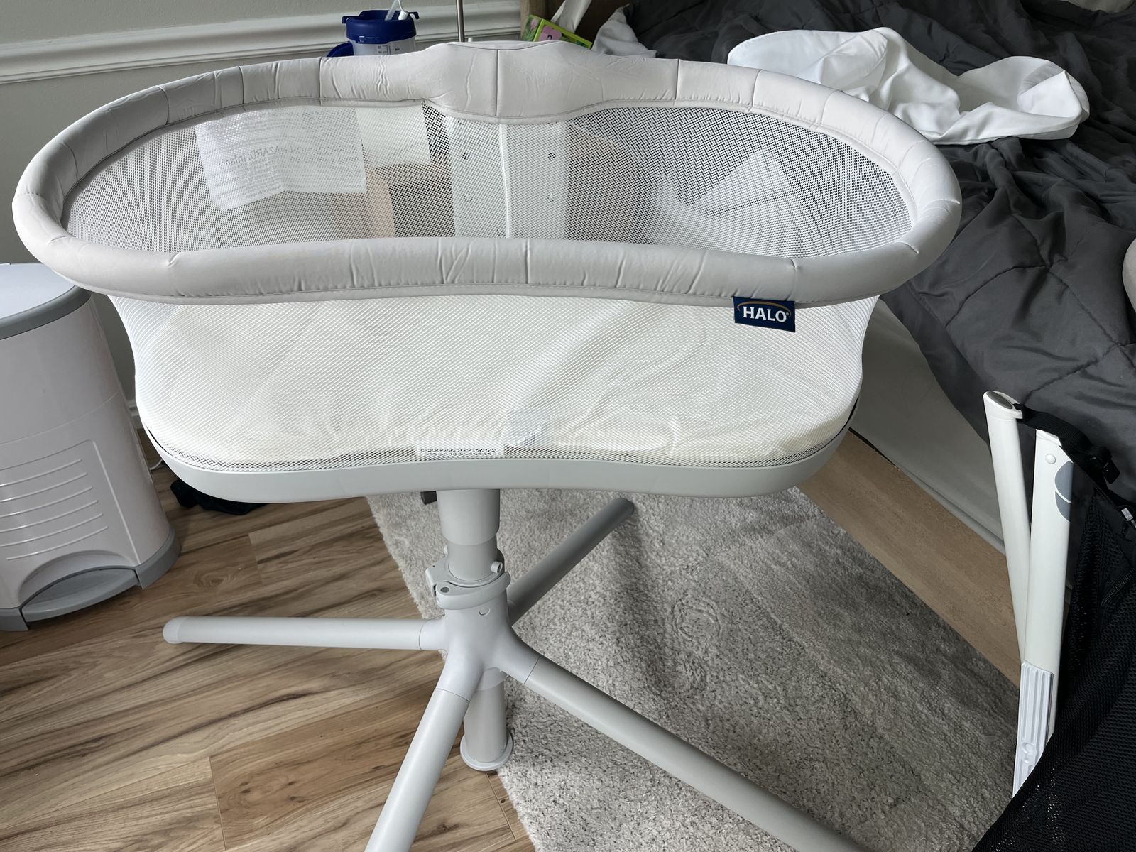 HALO Bassinet Swivel Sleeper $160 OBO