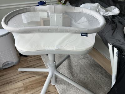 HALO Bassinet Swivel Sleeper $160 OBO