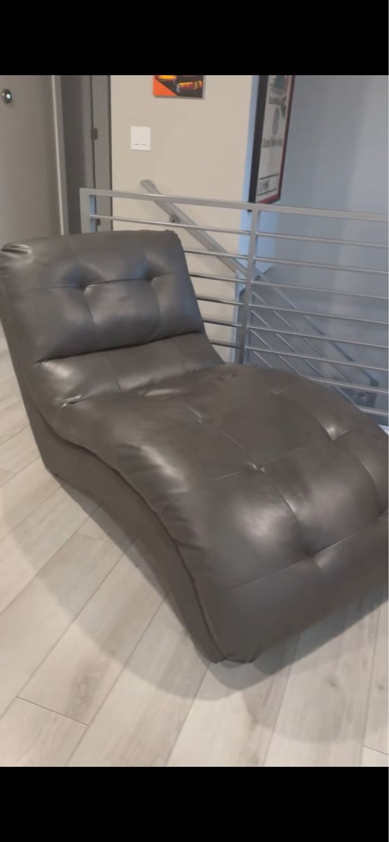 Modern accent Lounge Chair