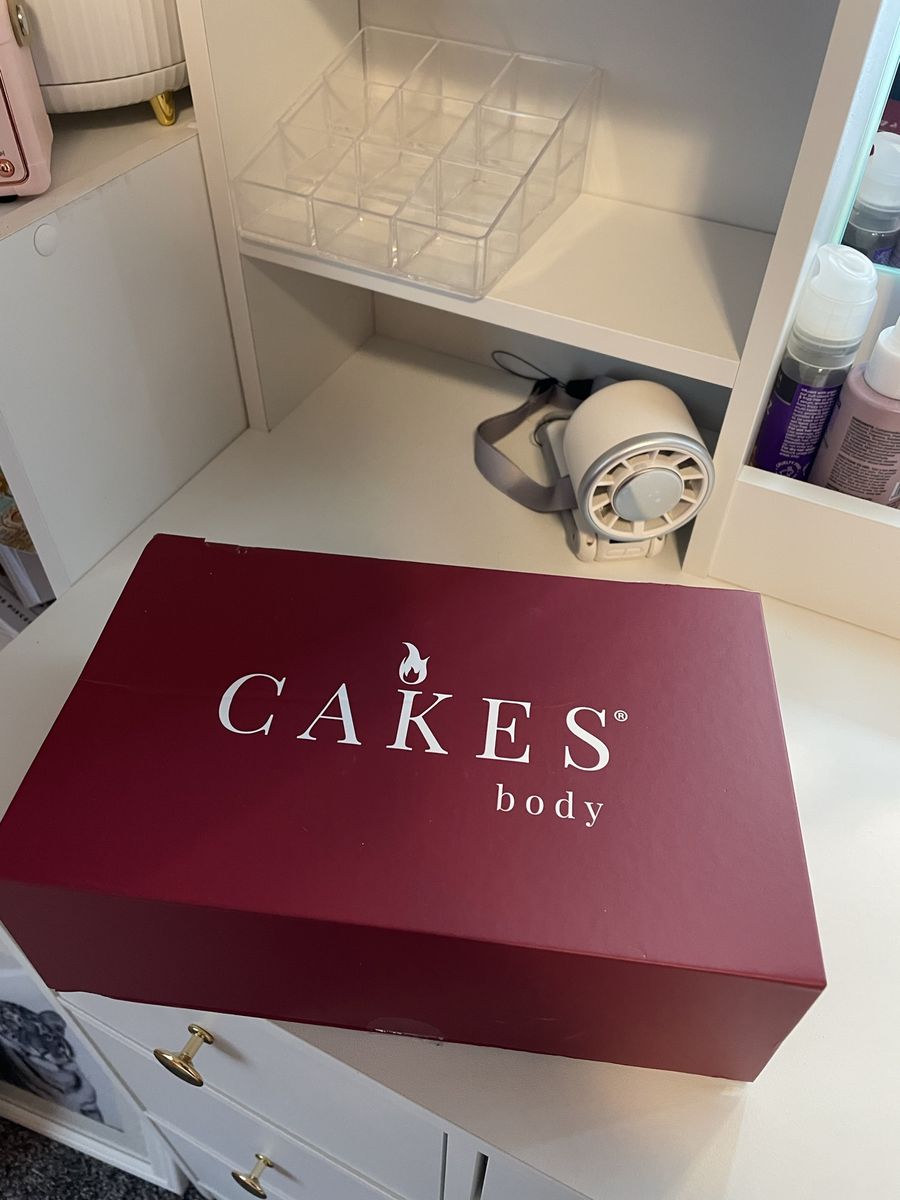CAKES Body Reusable Silicone Bra Inserts Original Size with Box & Pouch