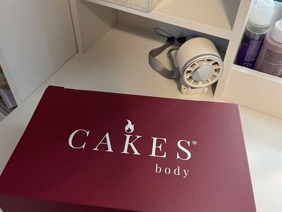 CAKES Body Reusable Silicone Bra Inserts Original Size with Box & Pouch