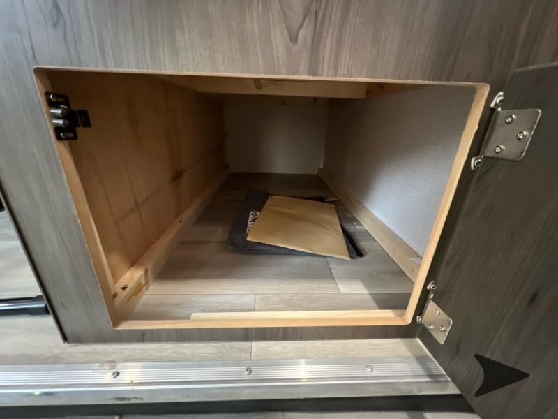 Main image 12