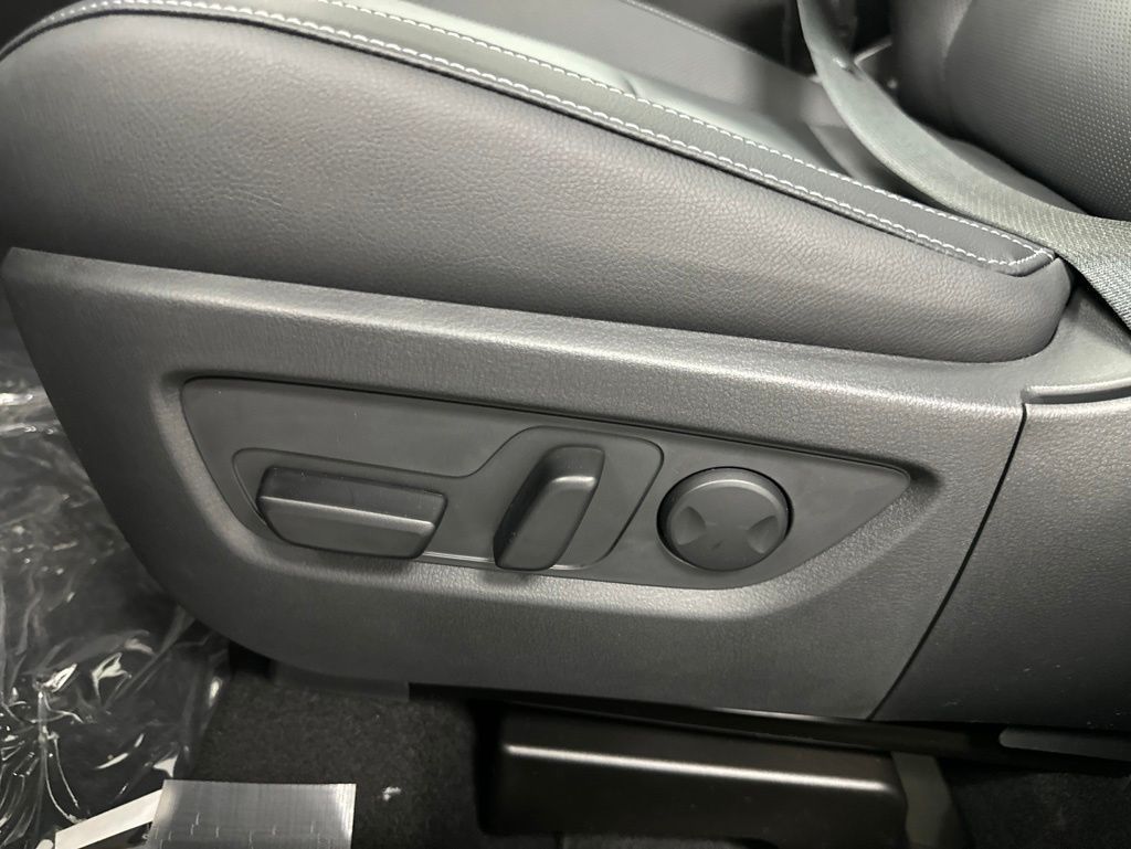 Main image 12