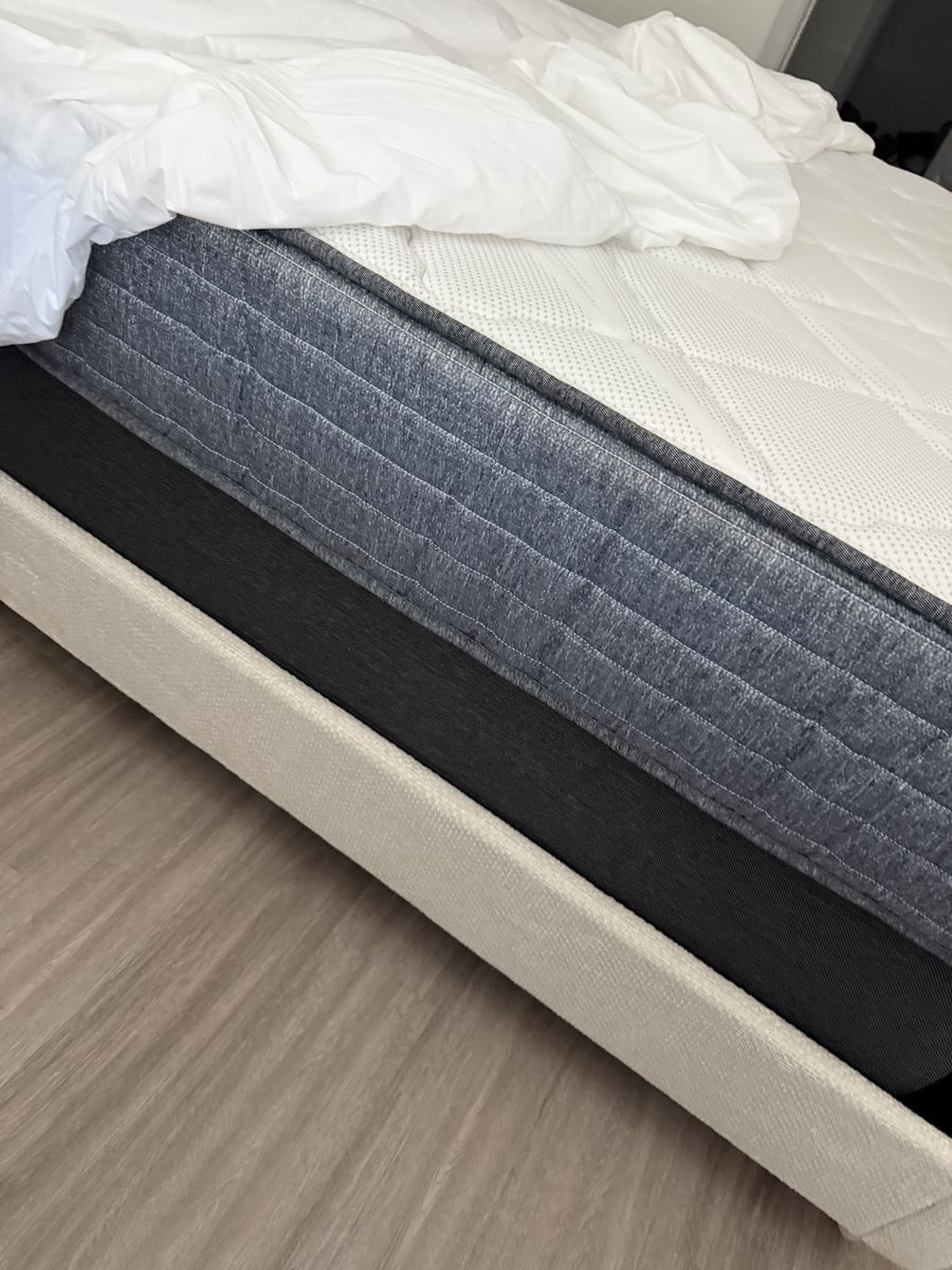 Queen Mattress (+Boxspring)