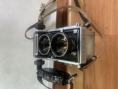 Mamiya C330 professional twin lens med format camera