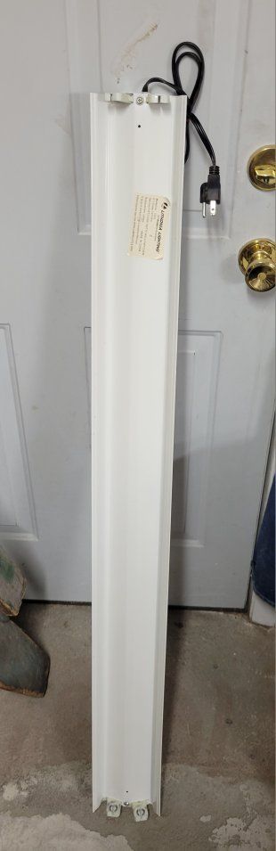 Lithonia Lighting Model 1233 Plug-In Fluorescent Shop Light Fixture