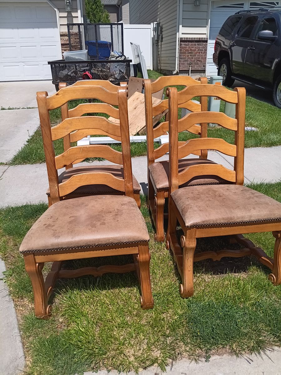Free 4 kitchen chairs
