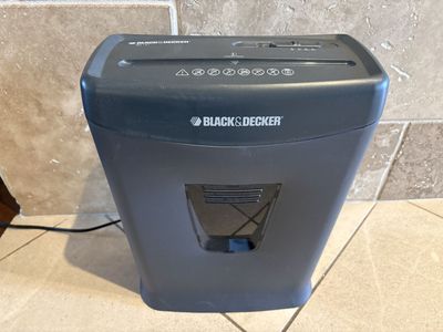 Black & Decker Paper Shredder up to 8 Sheets