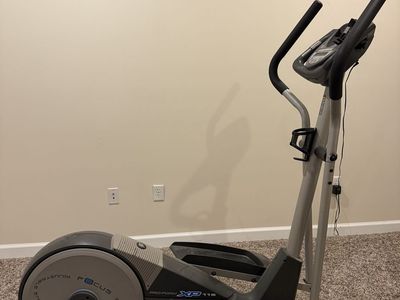 PROFORM XP 115 ELLIPTICAL TRAINER – EXCELLENT CONDITION