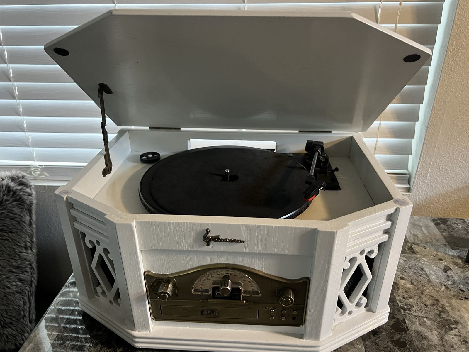 Emerson NR303TT 4-n-1 Player CD, Cassette, Phono, AM/FM Radio Wood Case Works