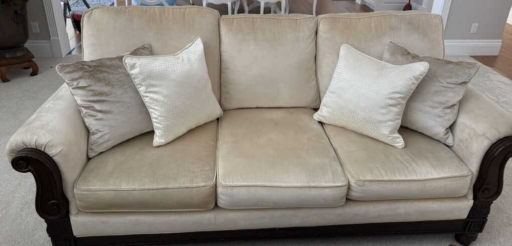 LIVING ROOM FURNITURE SET