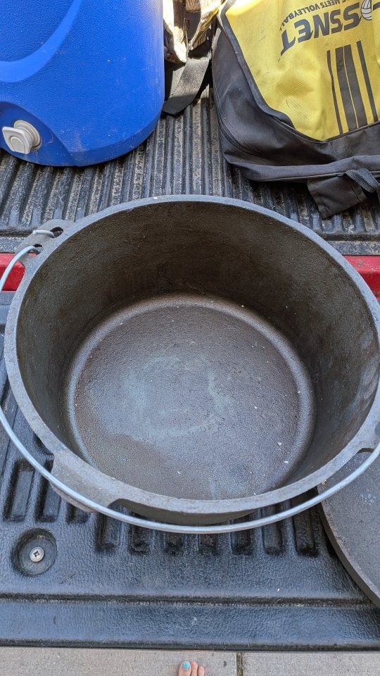 Large Cast Iron Dutch Oven Pot with Lid
