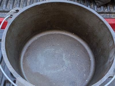 Large Cast Iron Dutch Oven Pot with Lid