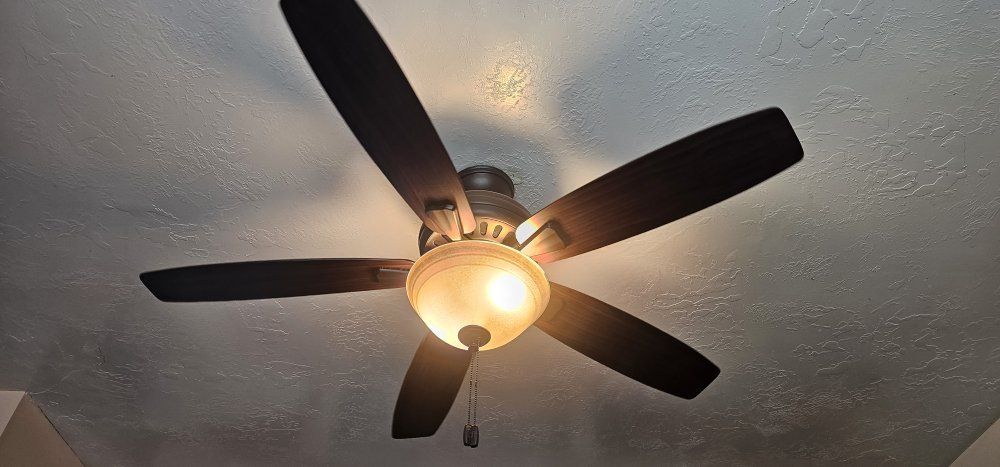 Hunter 52 inch bronze ceiling fan with light 