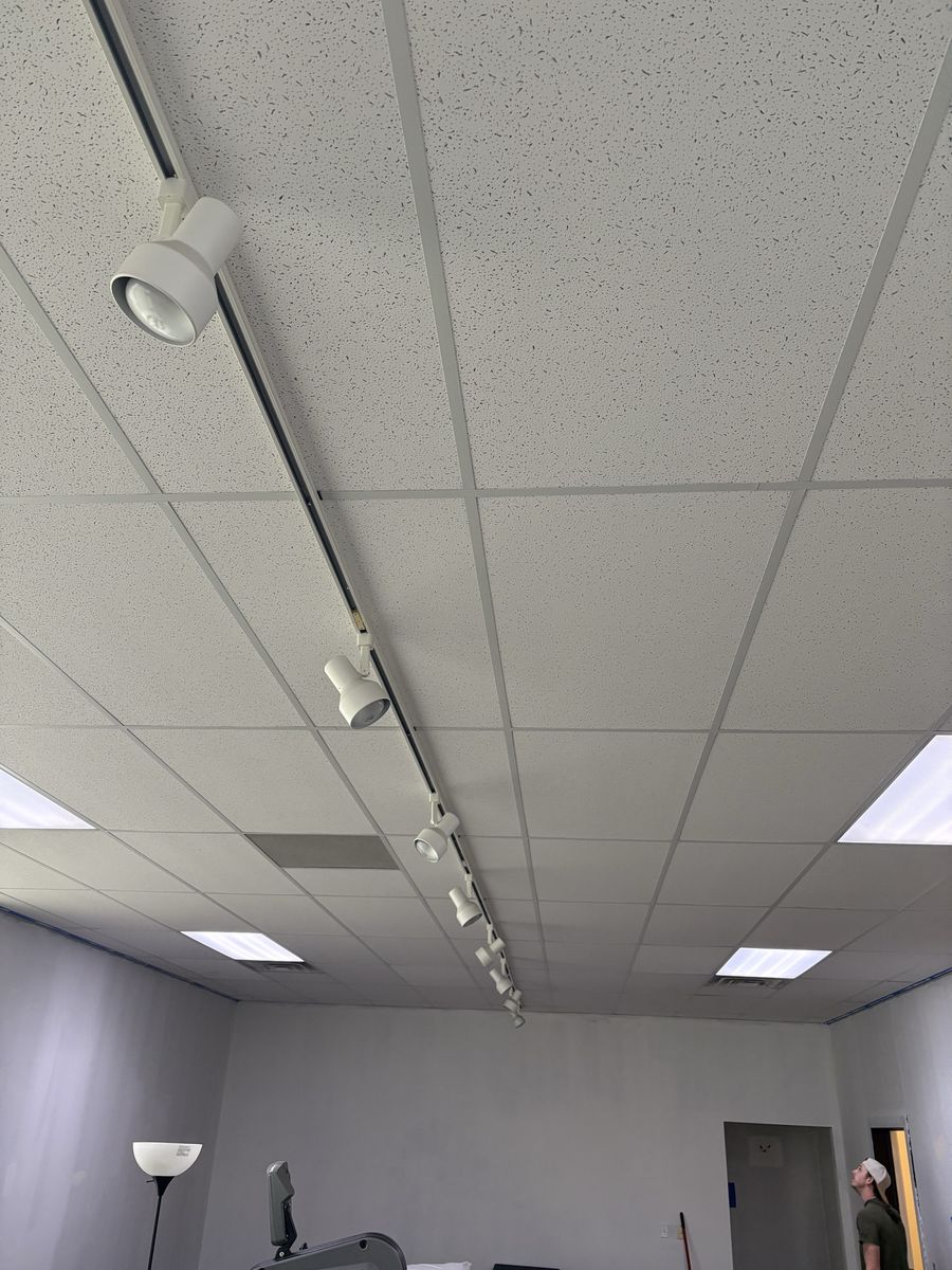 36 Foot Track Light Like new