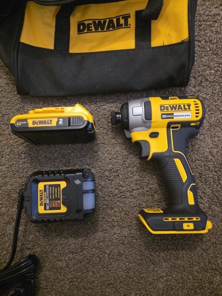 New Dewalt 20V MAX 1/4in. Impact Kit